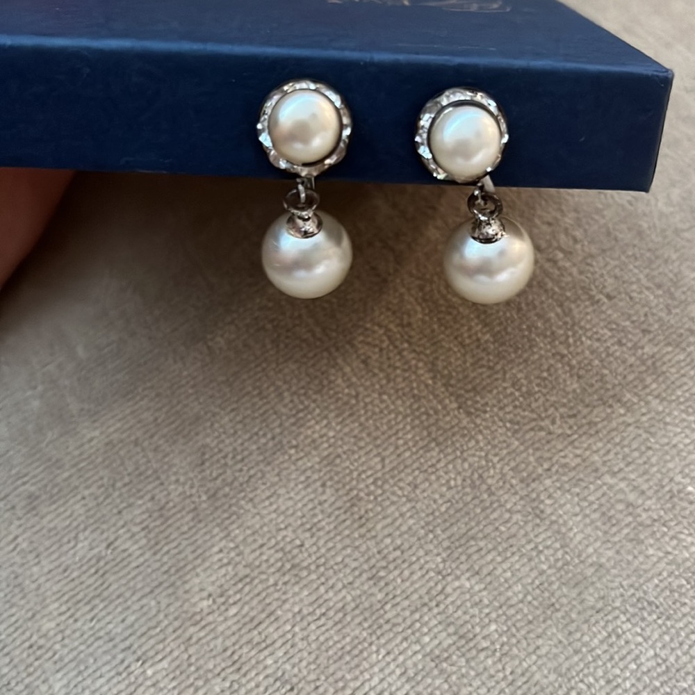 Vintage Jewelry Bundle - 2 pairs screw back earrings & heart necklace - Picture 8 of 11